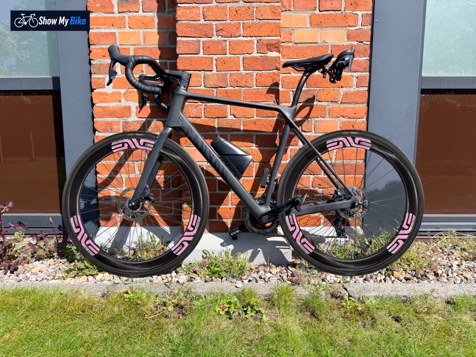 Uploaded road bike photo with previewed wheelset